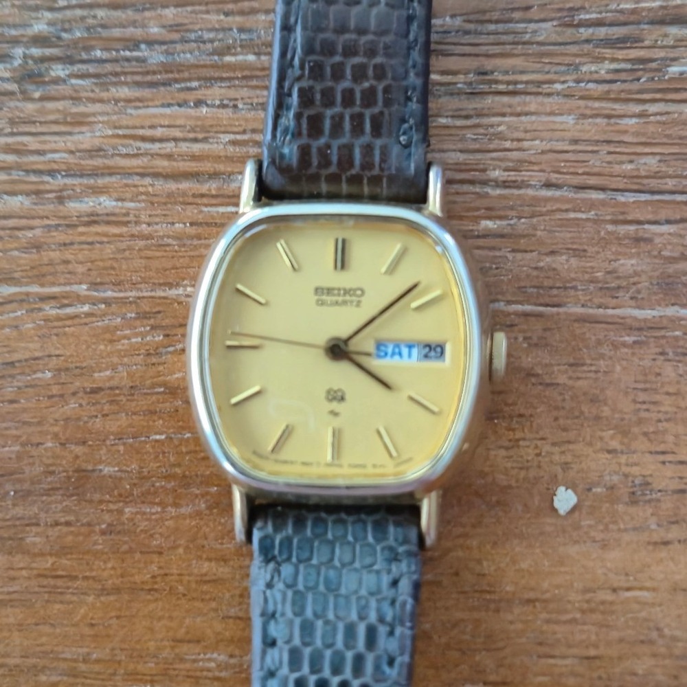 Seiko SQ Quartz Watch Womens Small Brown Gold Tone Day Date Vintage Classic